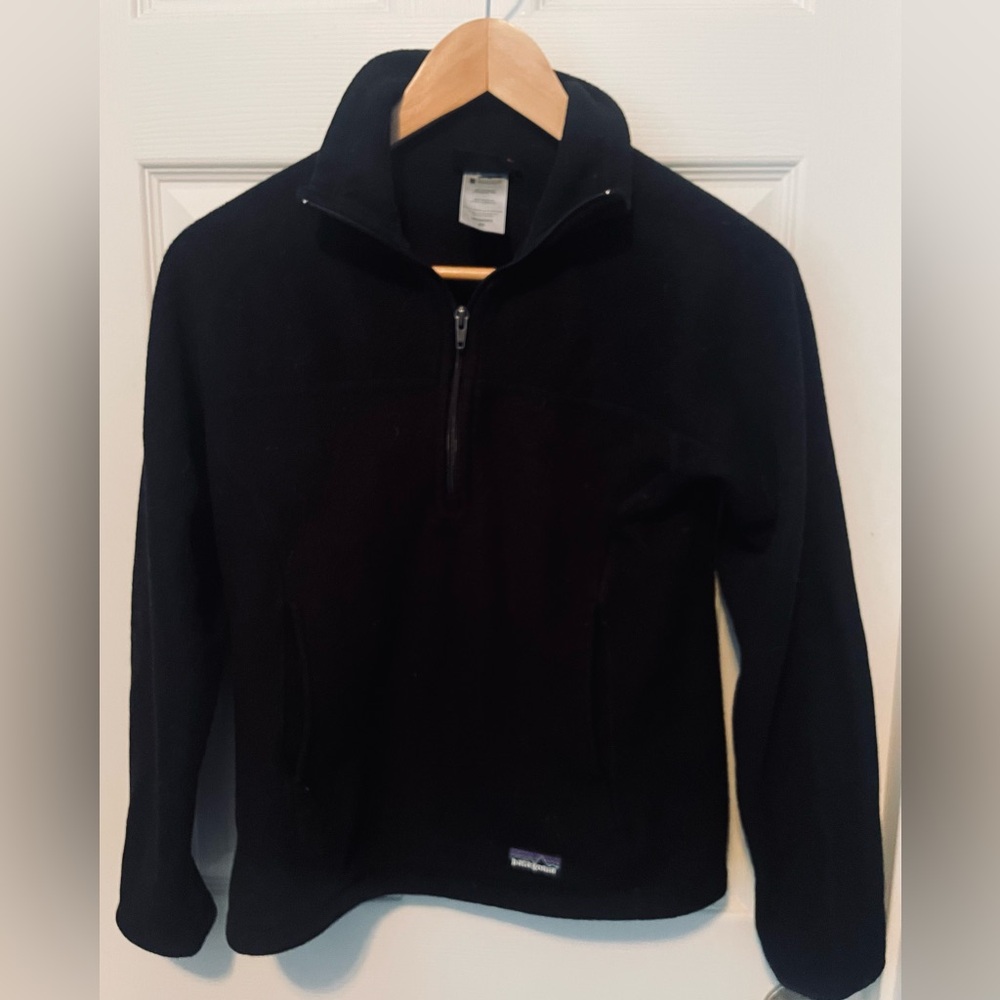 Patagonia, women’s XS, black, quarter zip fleece pullover jacket.